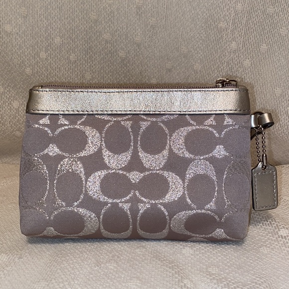 *SOLD*COACH Metallic Silver/Gray Sig "C" Logo Wristlet - Picture 4 of 10
